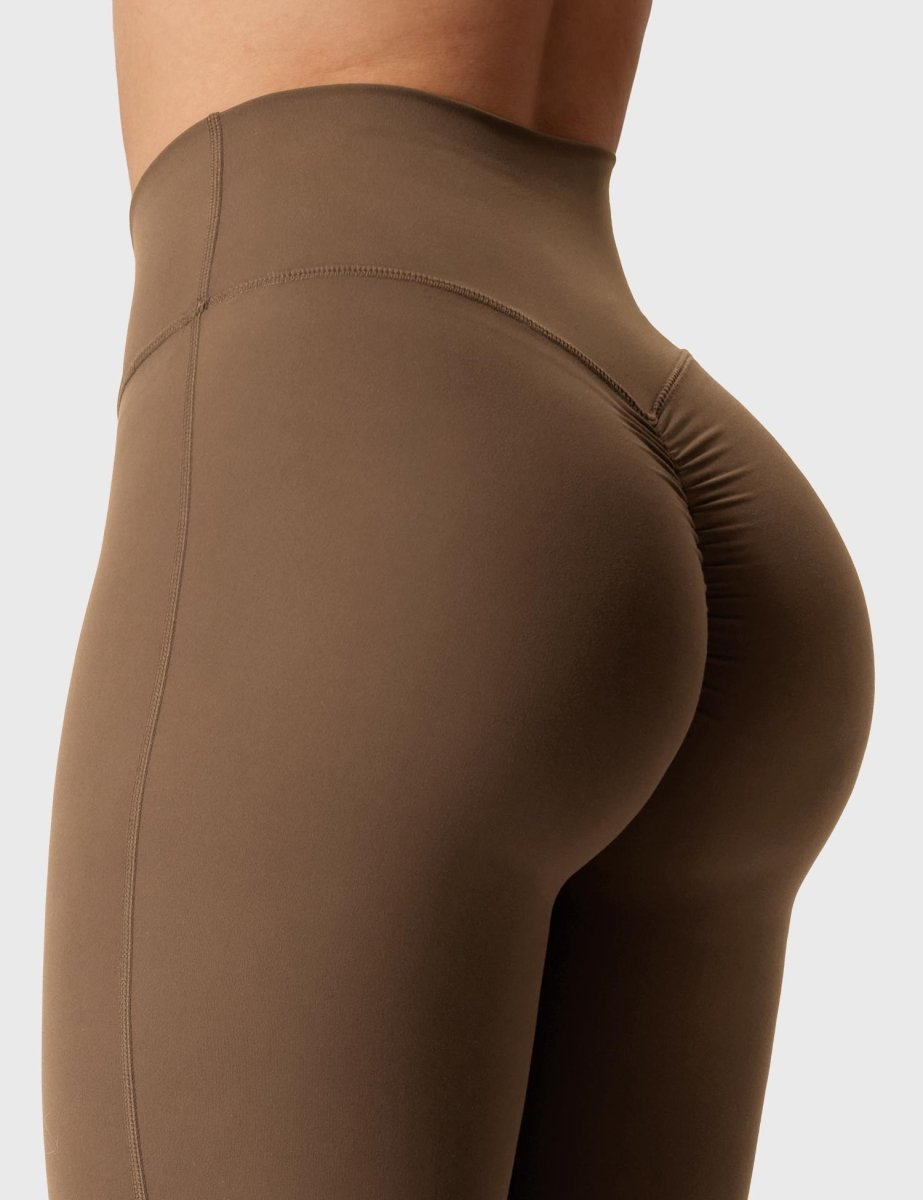 KOURTNEY™ | Flared leggings with V-waist
