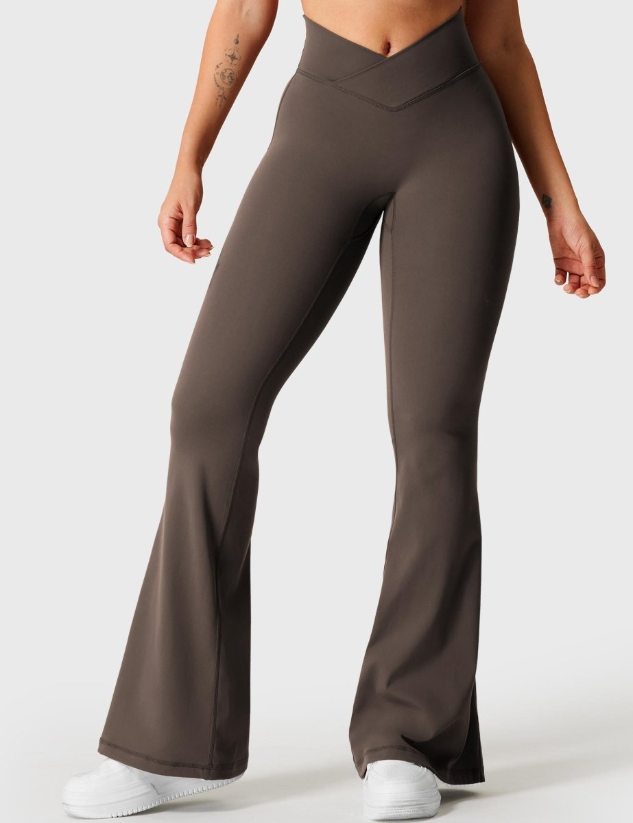 KOURTNEY™ | Flared leggings with V-waist